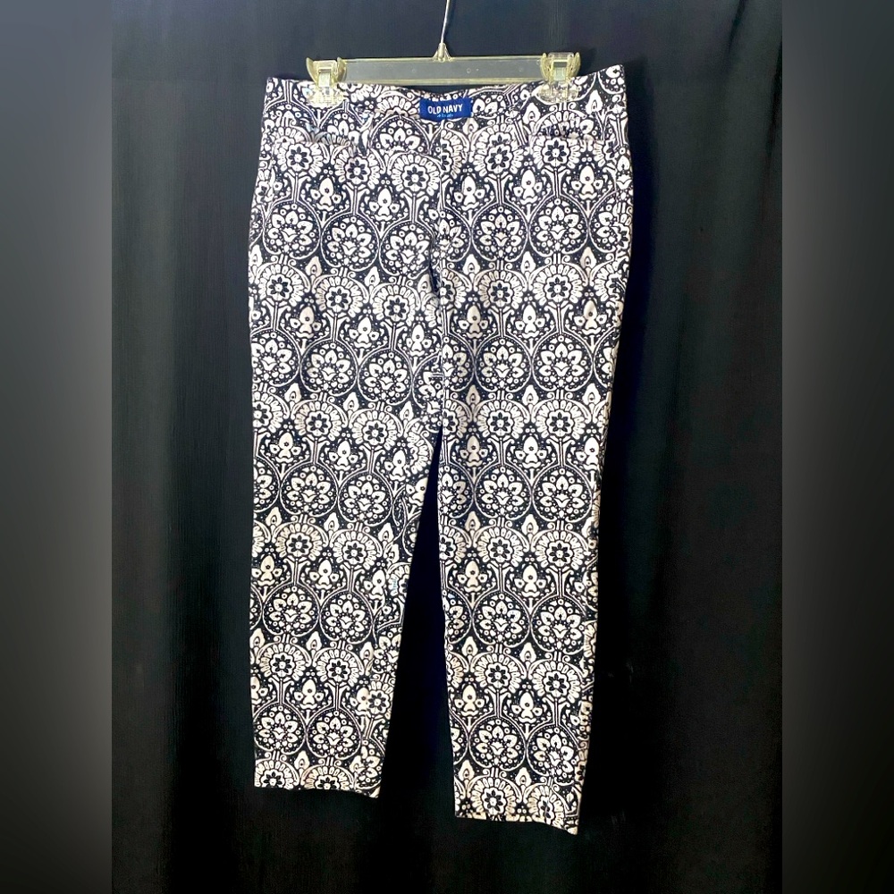 Old Navy Black/White Pixie Pants